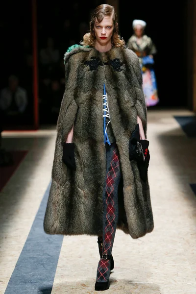 Look 29